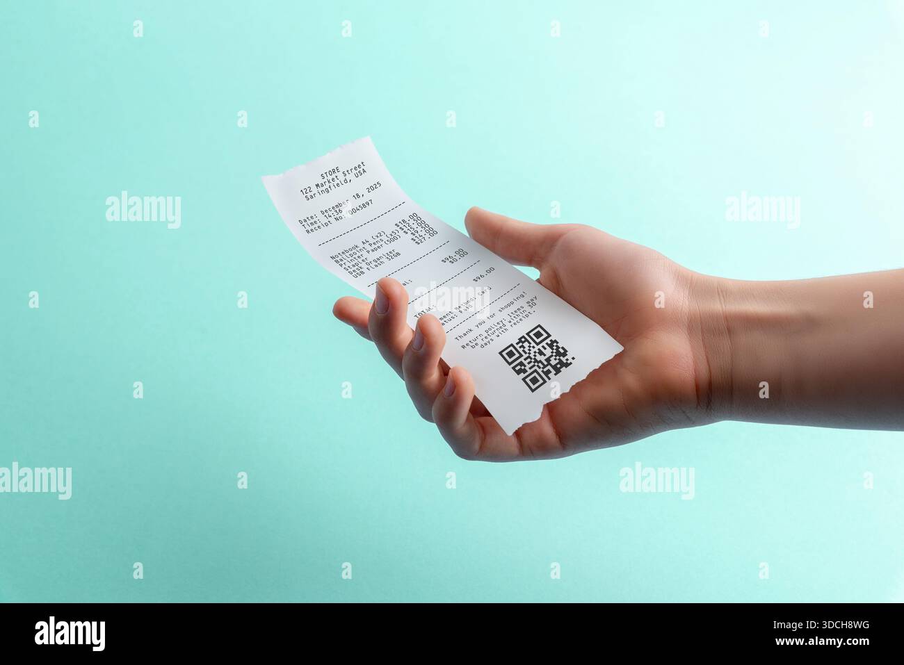 Qr code on receipt hi-res stock photography and images - Alamy