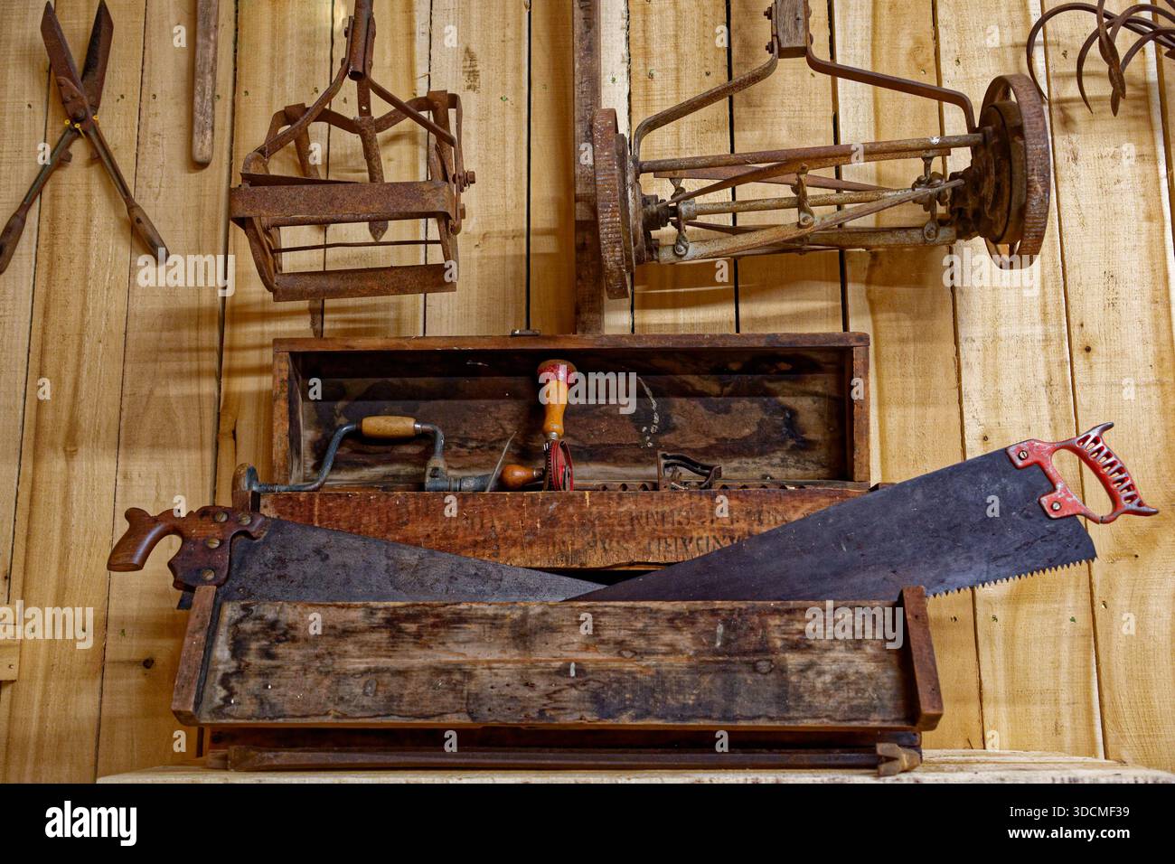 Still life showing garden tools hi-res stock photography and images - Alamy