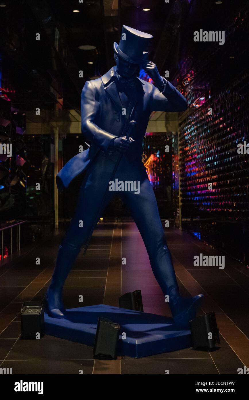 Johnnie walker mannequin hi-res stock photography and images - Alamy