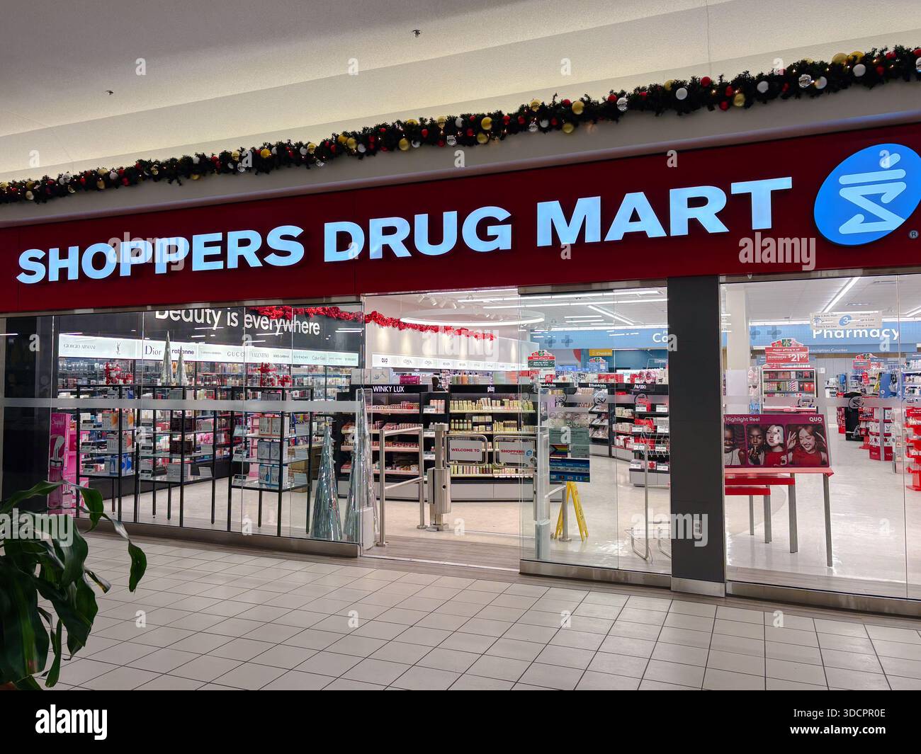 Canadian pharmacy hi-res stock photography and images