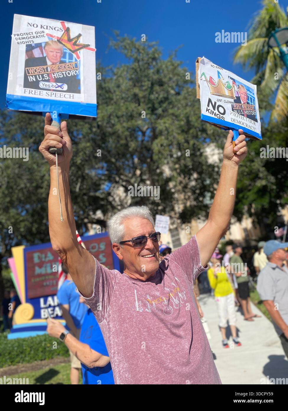 Senior male demonstrator holding signs at the No Kings rally in West Palm Beach, Florida, June 14, 2025, model released. - Smartphone Captured Stock Image