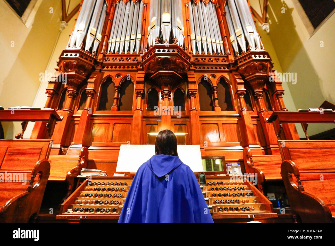Melbourne, Victoria State, Australia. 24th Dec, 2025. A congregant is ...