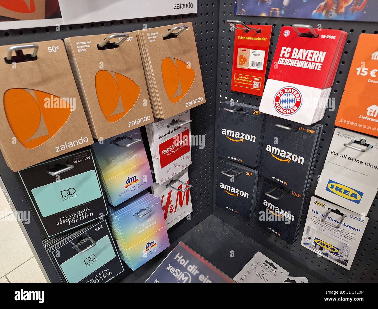 Itunes gift card hi-res stock photography and images - Alamy