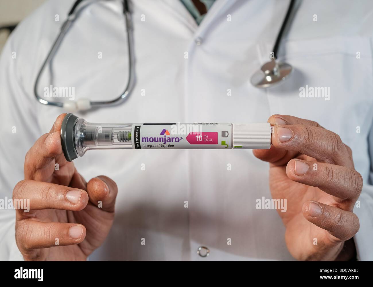 Tirzepatide injection pen hi-res stock photography and images - Alamy Tirzepatide injection pen hi-res stock photography and images - Alamy