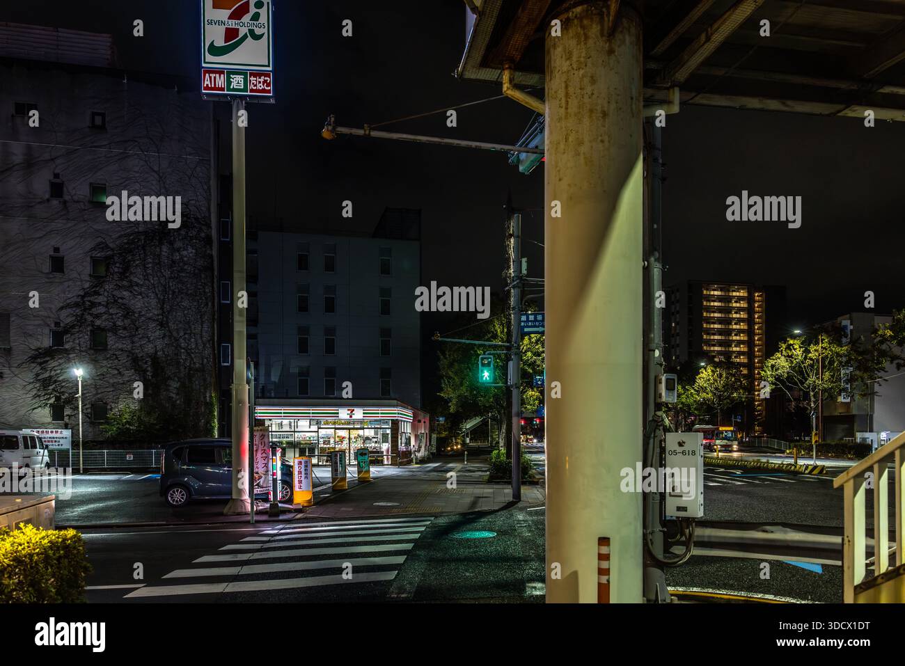Night 7 eleven japan hi-res stock photography and images - Alamy
