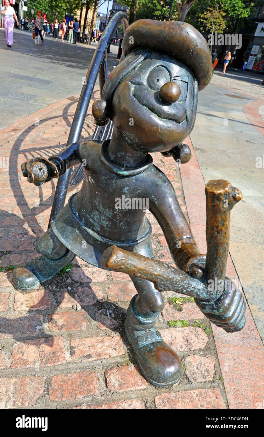 Bronze statue of Minnie the Minx, a character from The Beano comic, in Dundee city centre near the Overgate shopping area, High Street, Dundee DD1 1UF Stock Photo