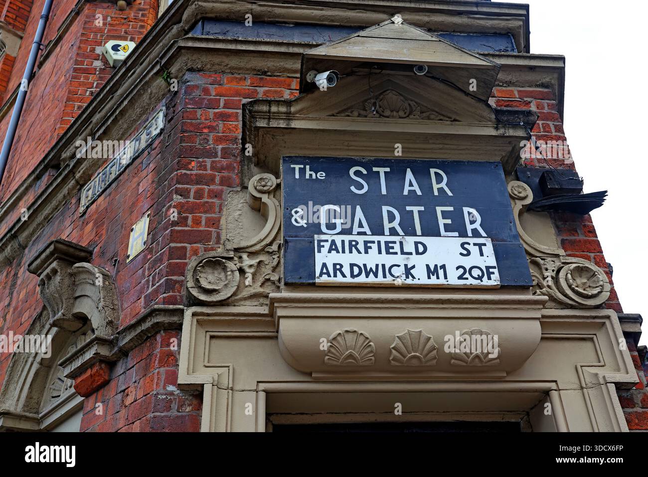 Street sign for The Star and Garter, a historic pub and music venue on Fairfield Street in Ardwick, Manchester, located at 18–20 Fairfield St Stock Photo
