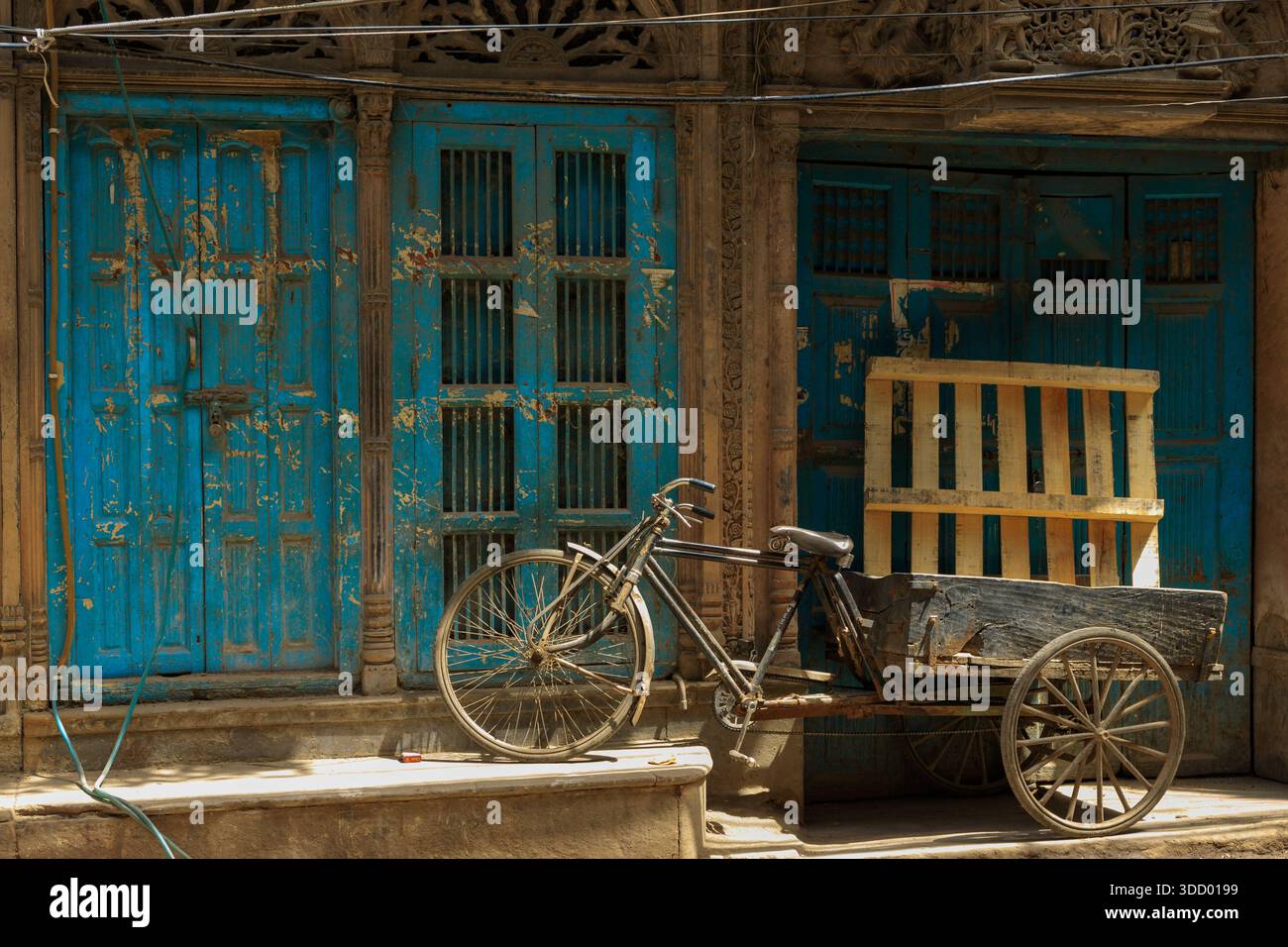 Who Invented Riskshaw Open feel to entrance hi-res stock photography and images - Alamy