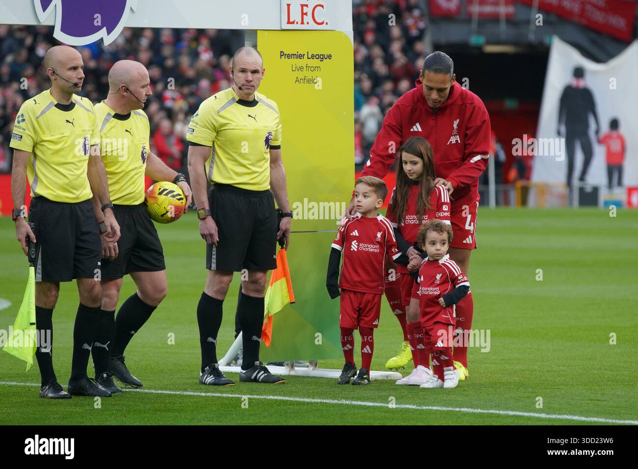 Two Of Diogo Jota s Three Children Dinis And Duarte Join The Mascots 