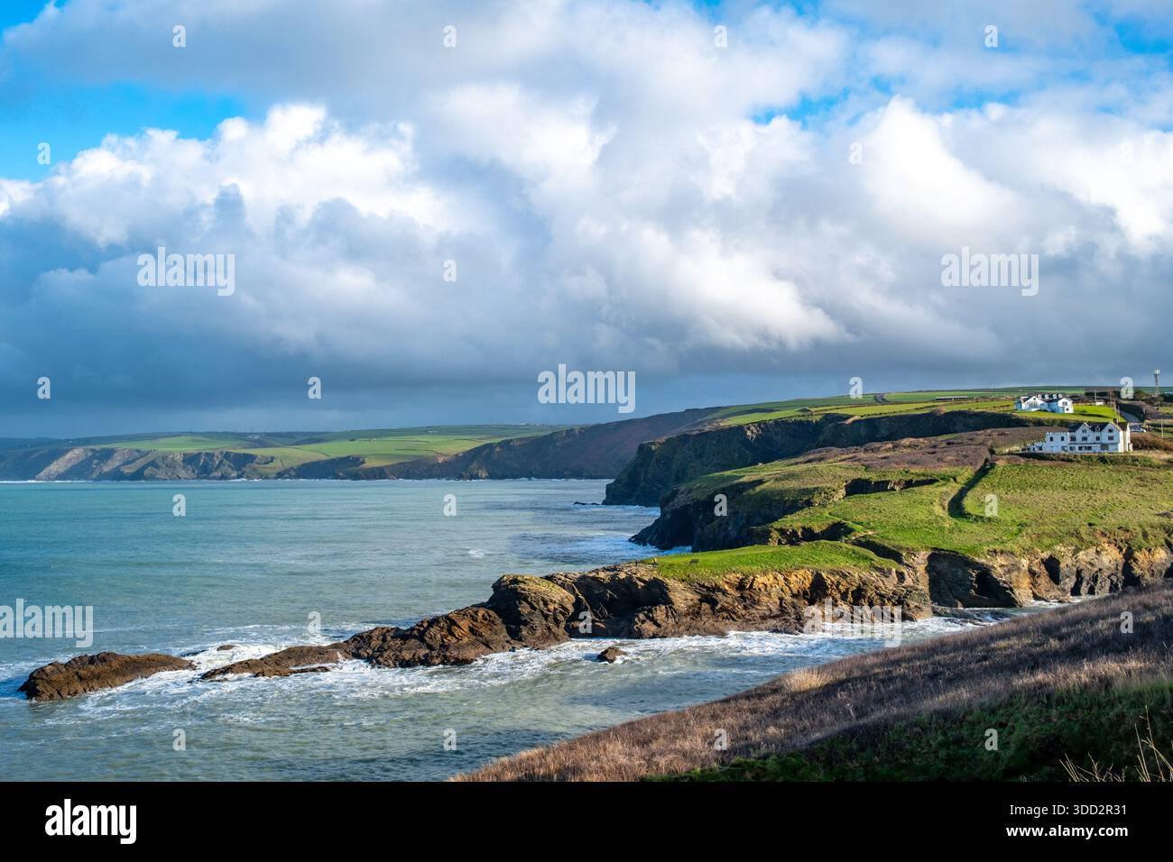 Castle Rock with beautiful views beyond, leading into Port Gaverne next to the popular Port Isaac, home to the iconic tv programme Doc Martin Stock Photo