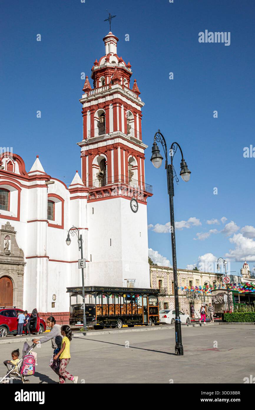 Parroquia san pedro apostol hi-res stock photography and images - Alamy