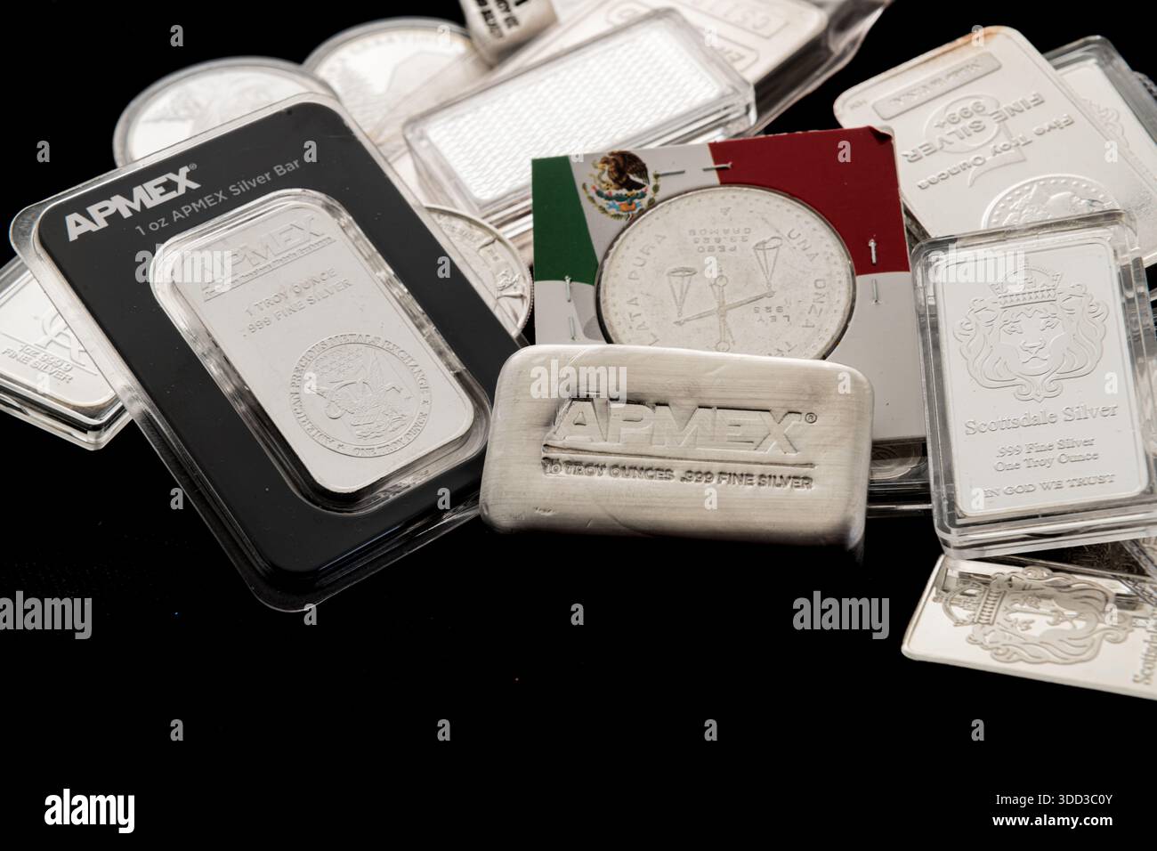 Silver coins bars background hi-res stock photography and images - Alamy