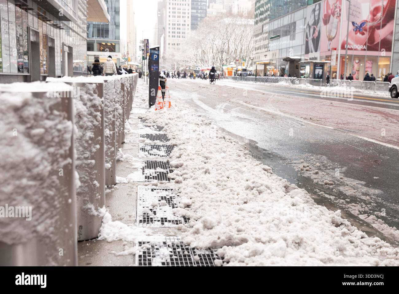 Snowstorm in New York A snowstorm hits New York City the photo shows ...