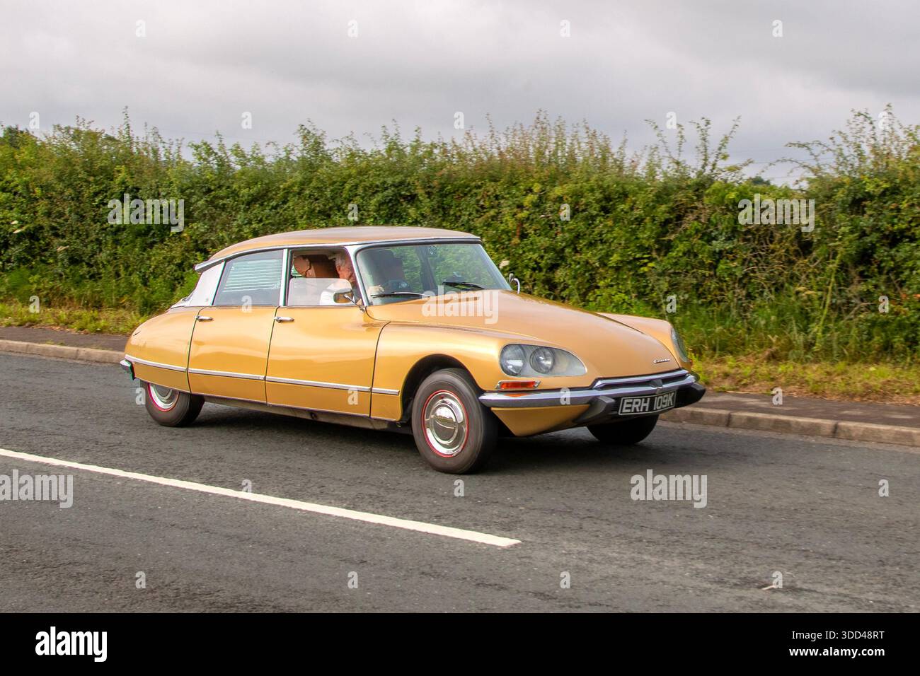 Citroen gold car hi-res stock photography and images - Alamy