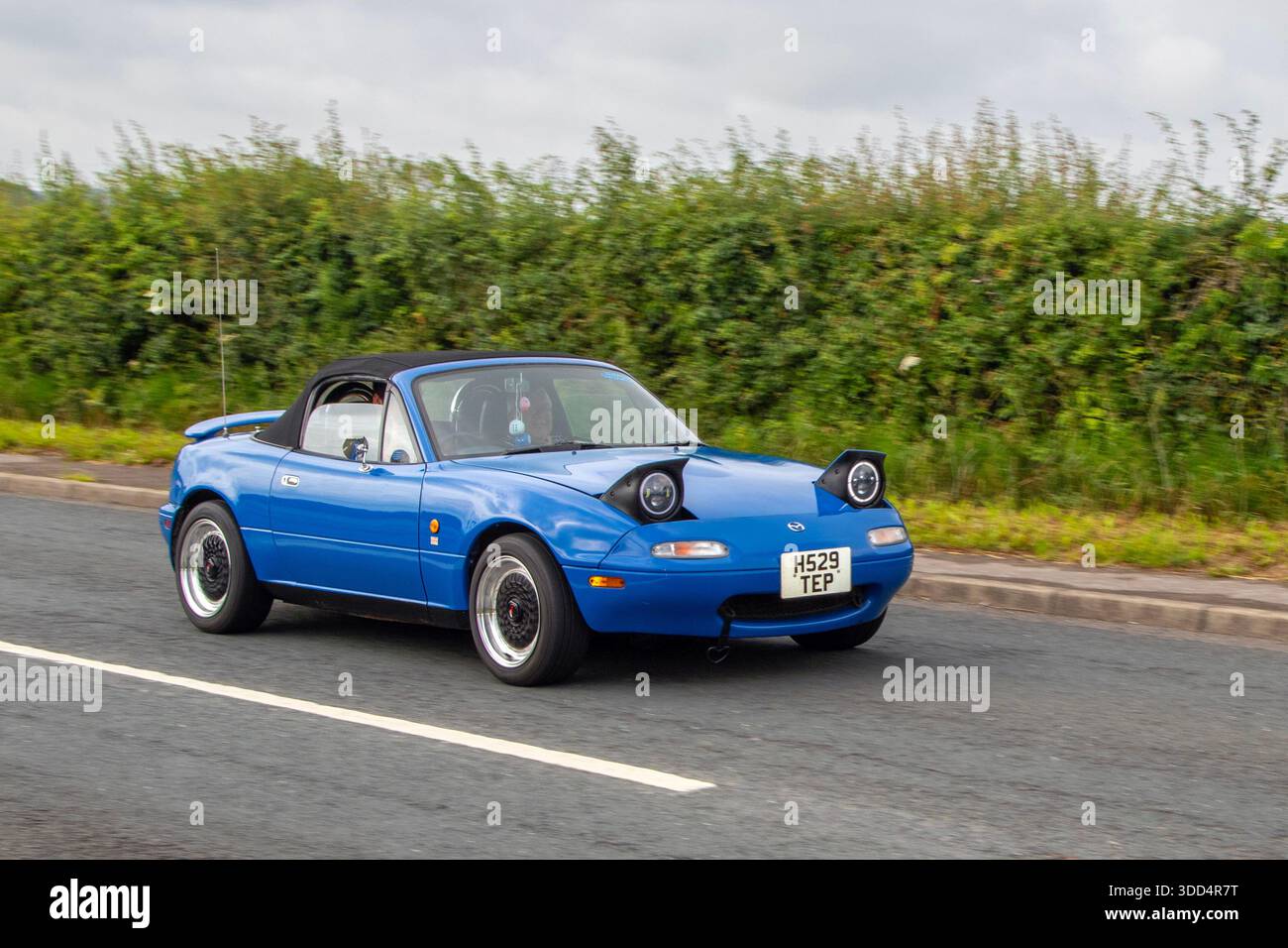1990 90s nineties Blue Mazda Mx-5 Car Roadster Petrol 1600 cc
