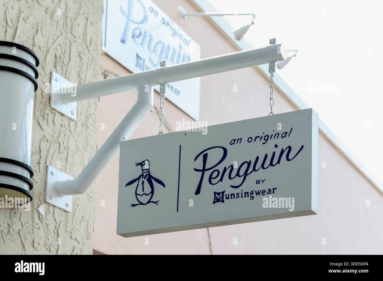 Original penguin by munsingwear hi-res stock photography and
