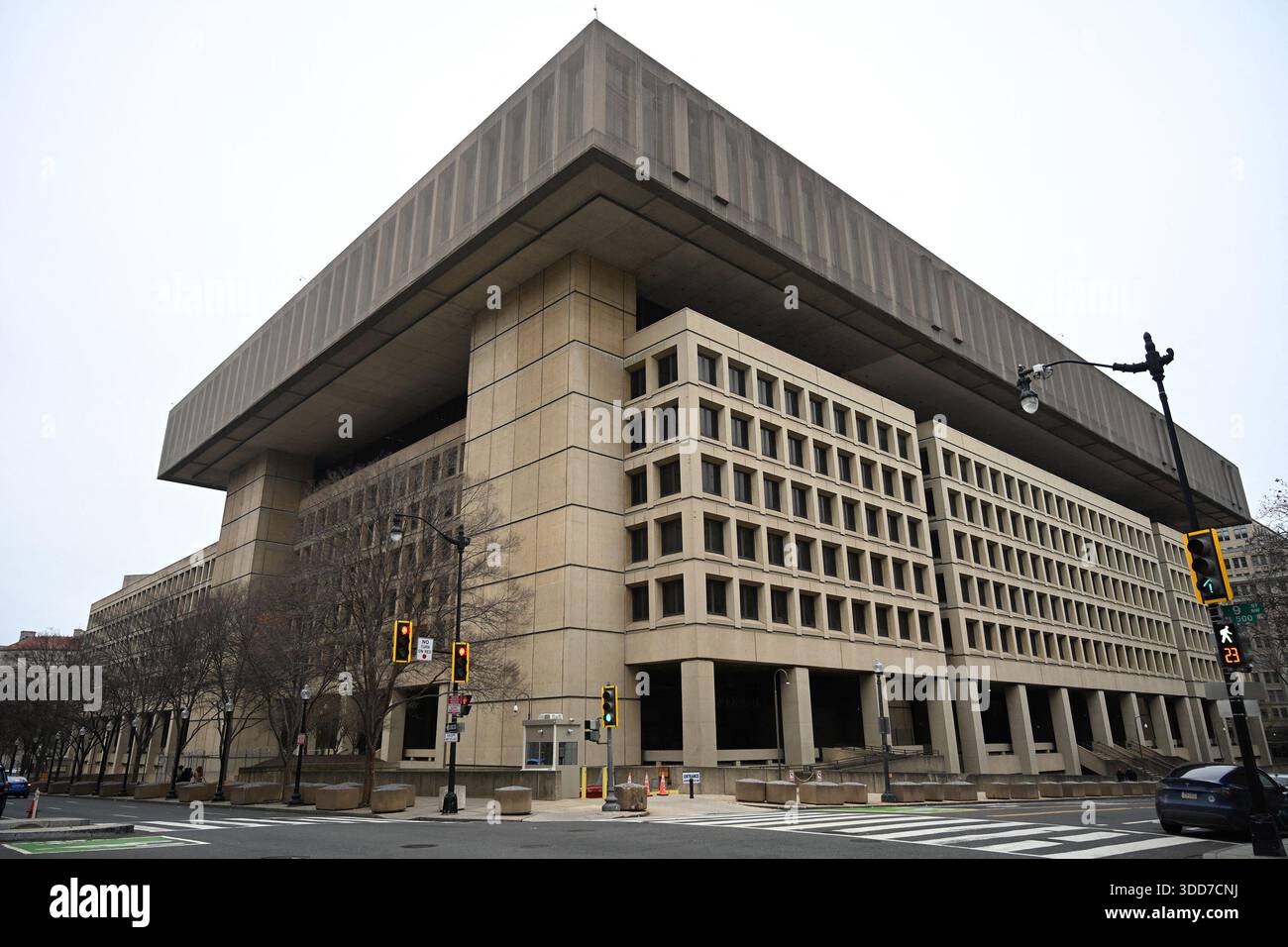 The FBI’s main headquarters , the J. Edgar Hoover Building is seen in ...