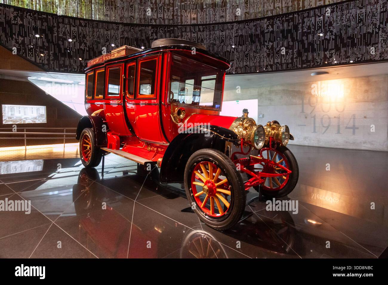 Motor bus 1900s hi-res stock photography and images - Alamy