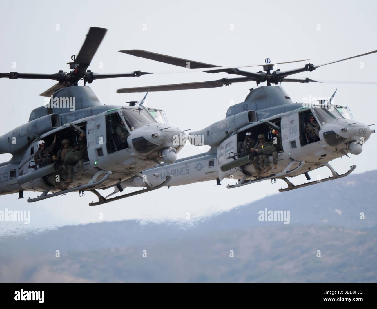 Us air force helicopters and soldiers hi-res stock photography and ...