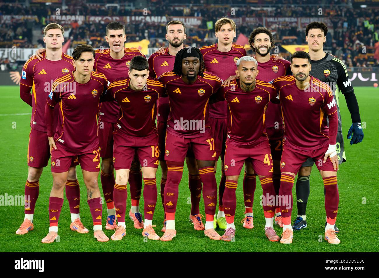 Rome, Italy. 29th Dec, 2025. AS Roma players pose for a team picture ...
