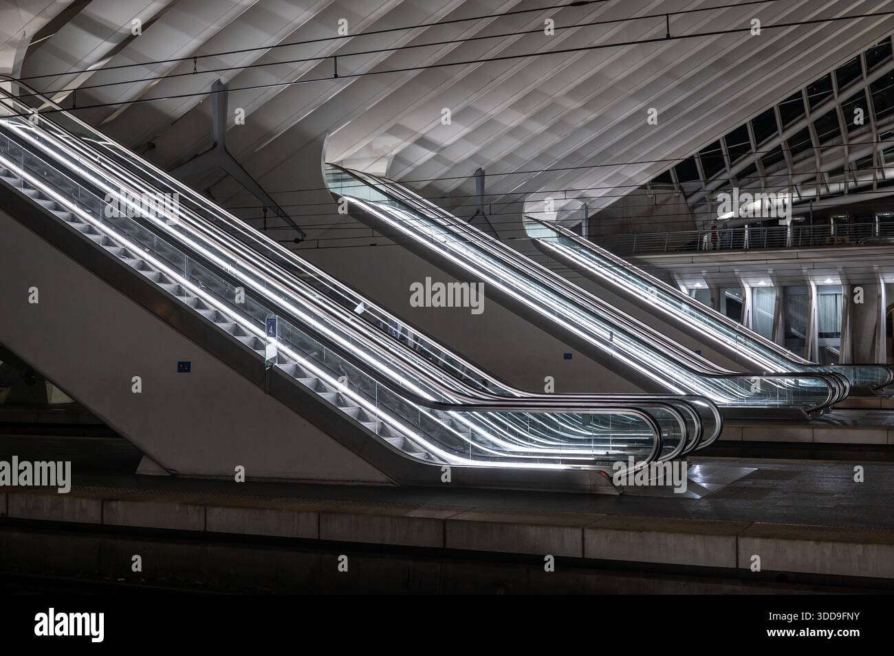 optische illusie vormen. 3D geometrische oneindigheidslus. onmogelijk  perspectief vector abstracte logo sjabloon. op-art objecten. heilige  geometrie figuren. 5719944 Vectorkunst bij Vecteezy, image size:1300x954