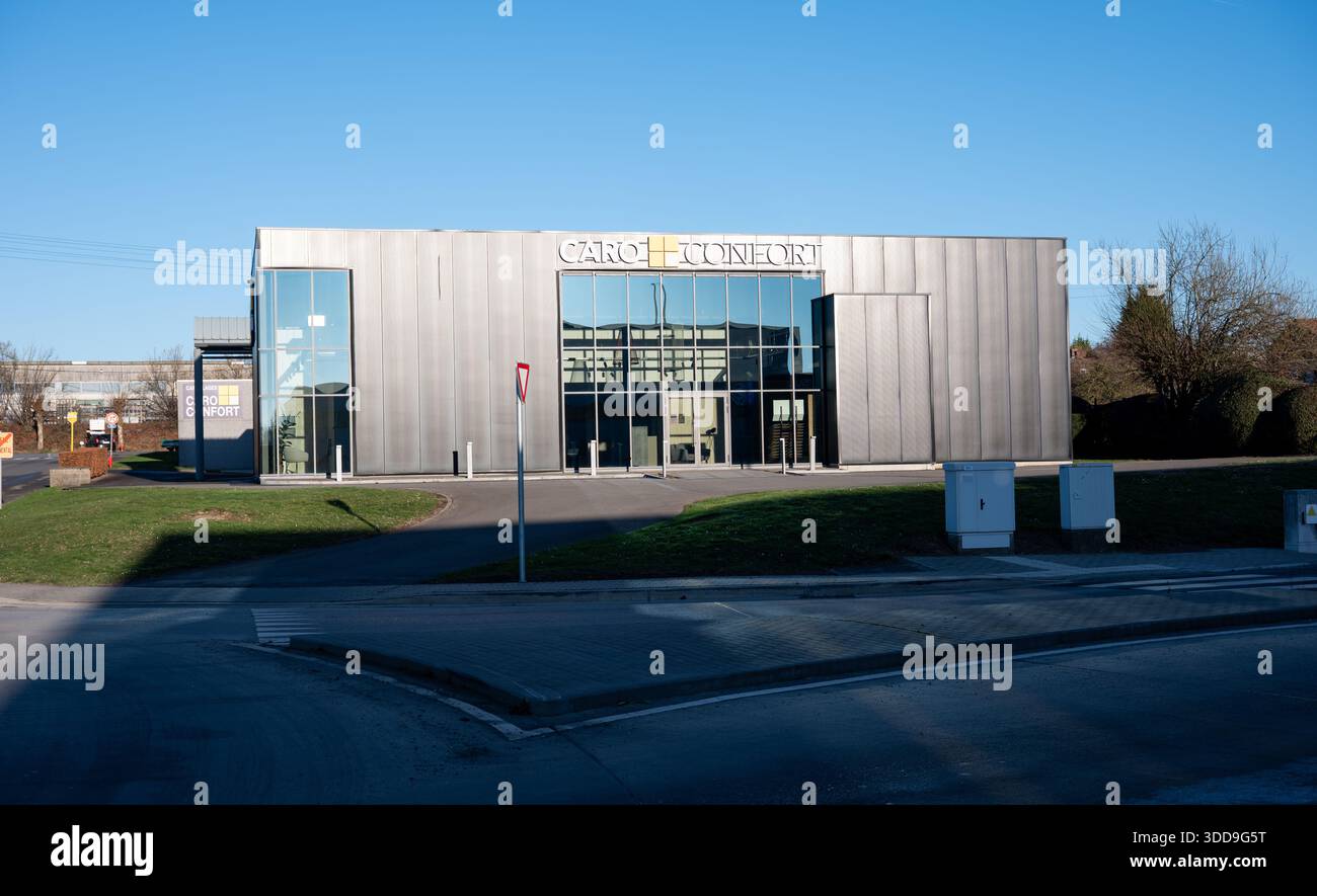 The Caro Confort showroom in Grâce‑Hollogne, Belgium, offering a wide selection of tiles, parquet, LVT/vinyl flooring and related products for residen Stock Photo