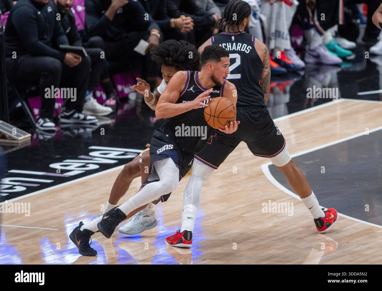 Devin Forward WASHINGTON, DC - DECEMBER 29: Phoenix Suns guard Devin Booker (1) moves ...