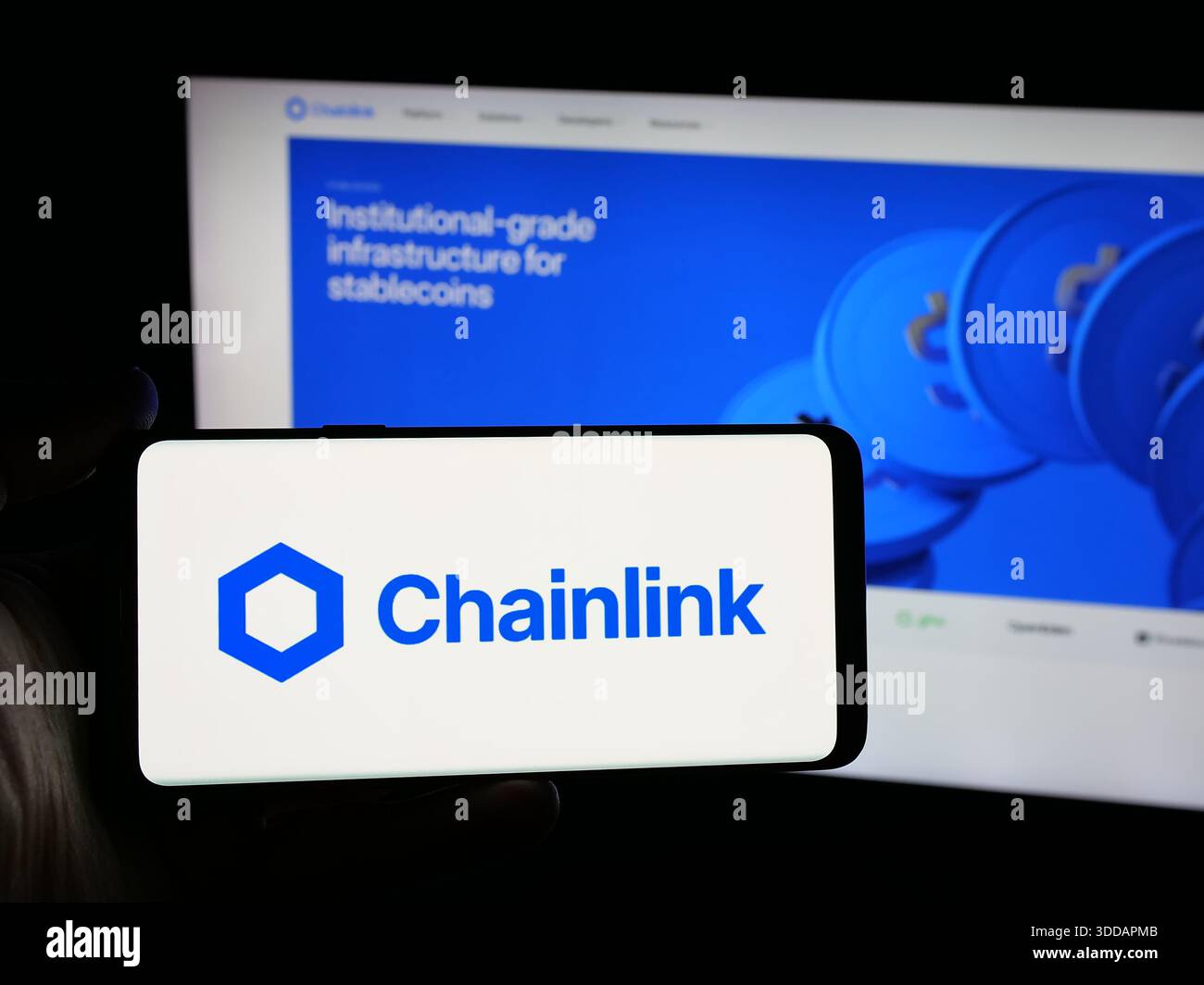 Stuttgart, Germany - 12-16-2025: Person holding smartphone with logo of  blockchain oracle network Chainlink on screen in front of website Stock  Photo - Alamy