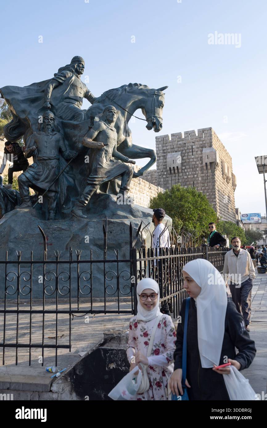 The statue of saladin hi-res stock photography and images - Alamy