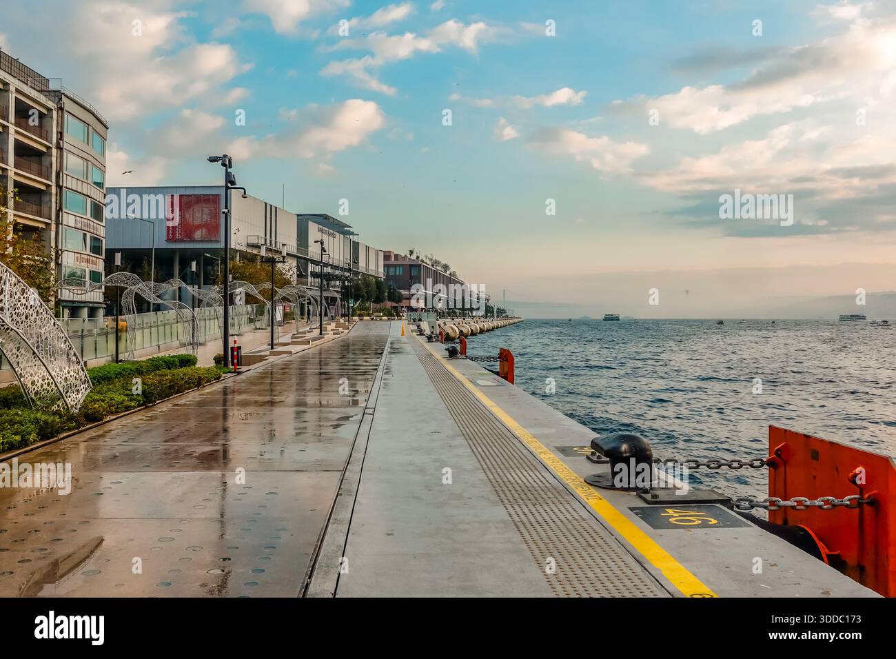 The Galataport promenade in Karakoy, Istanbul, Türkiye - Stock Image
