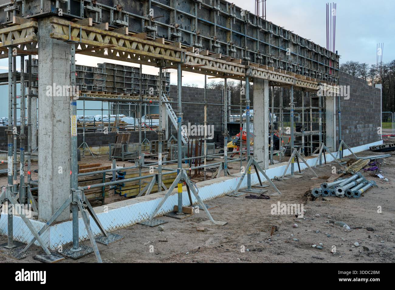 Scaffolding under concrete slab hi-res stock photography and images - Alamy