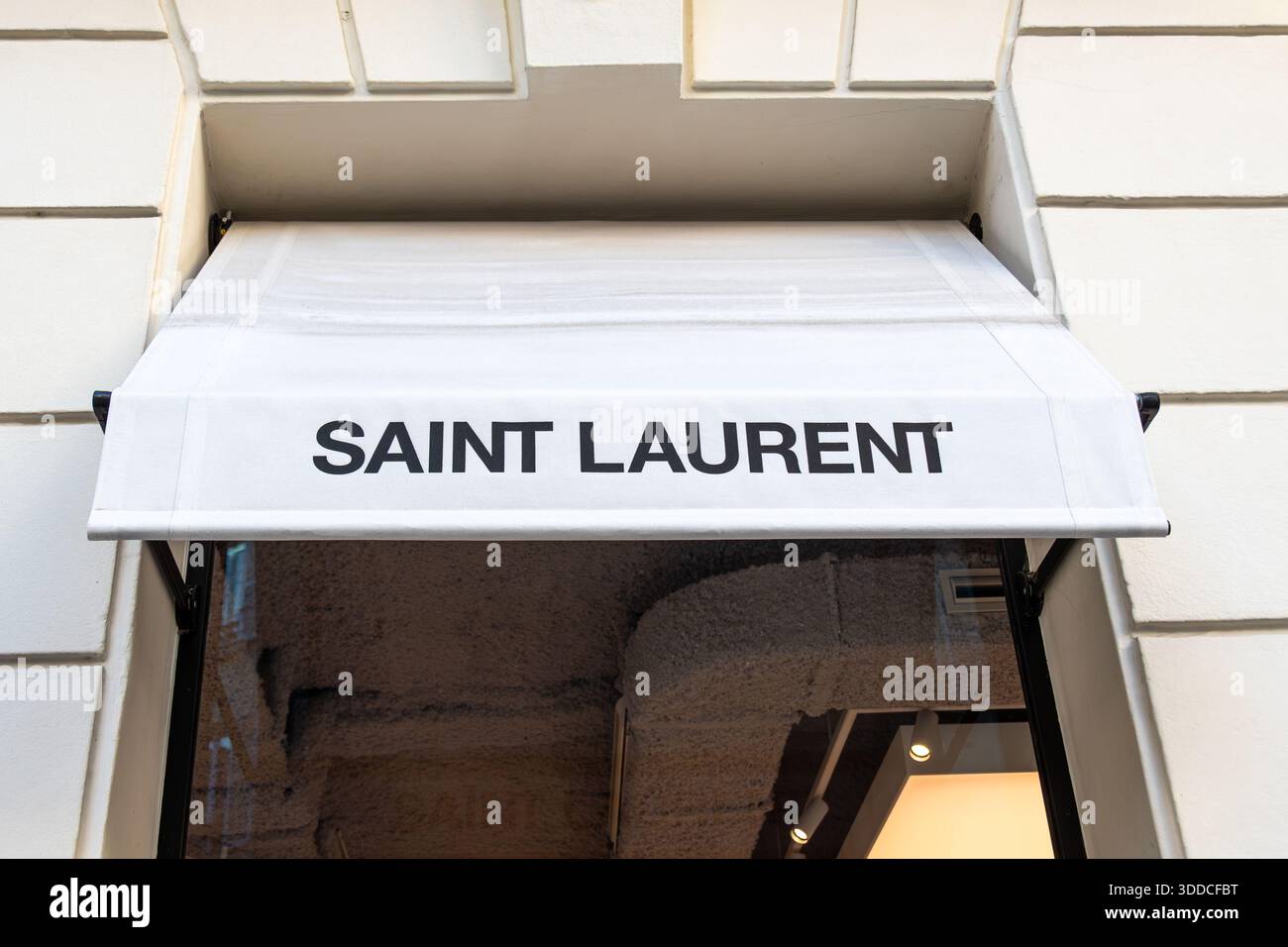 Ysl logo design hi-res stock photography and images - Alamy