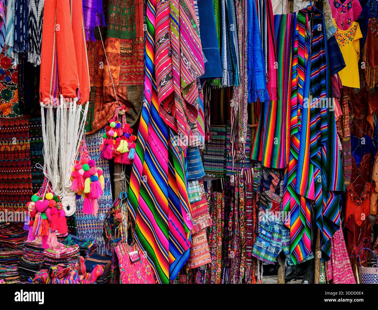 Guatemalan textile hi-res stock photography and images - Alamy