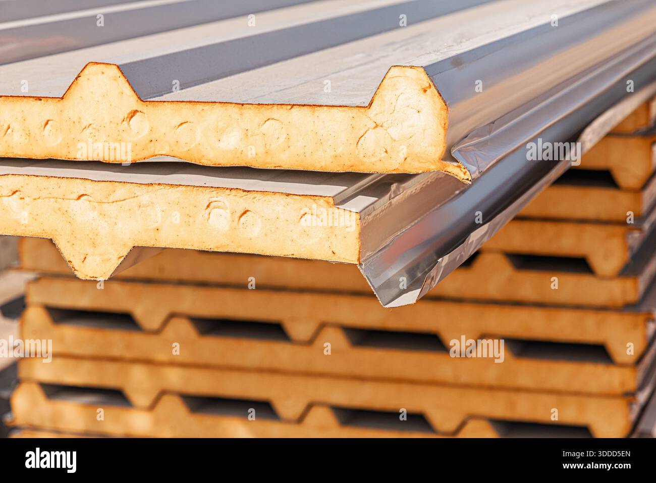 Sandwich panels with a metal profile and polyurethane foam core ...