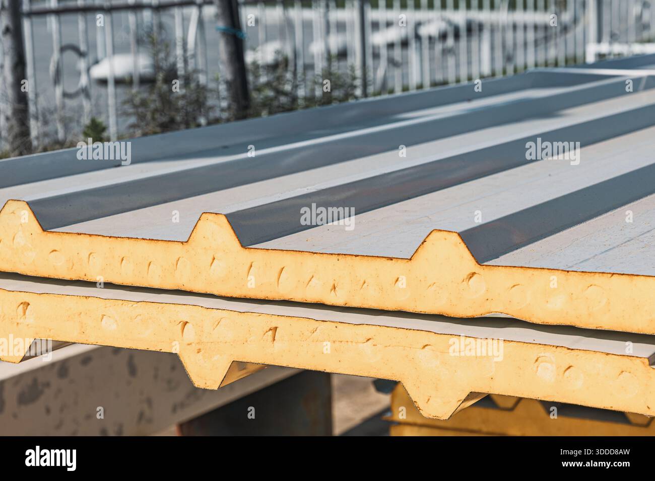 Sandwich panels with a metal profile and polyurethane foam core ...