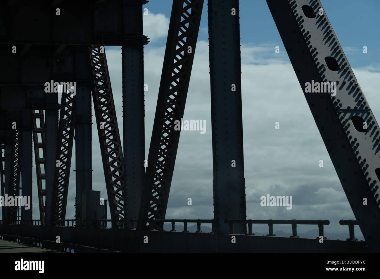 Truss trusses girder girders hi-res stock photography and images - Alamy