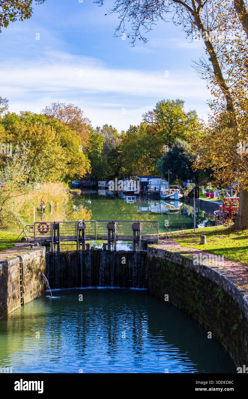 Gardouch lock on the Canal du Midi in autumn Stock Photo