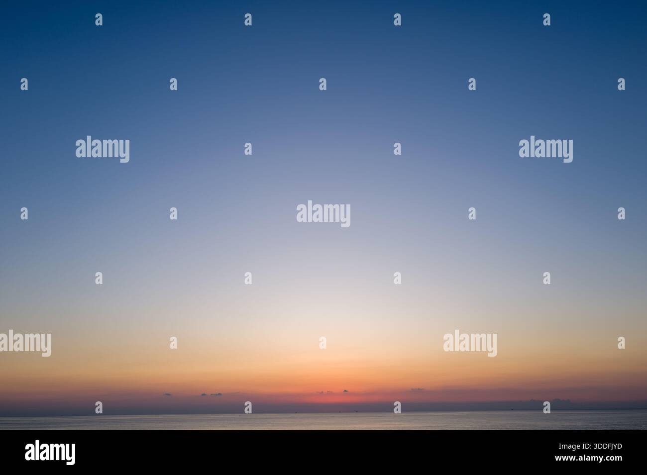Gradient deep blue transitions hi-res stock photography and images - Alamy
