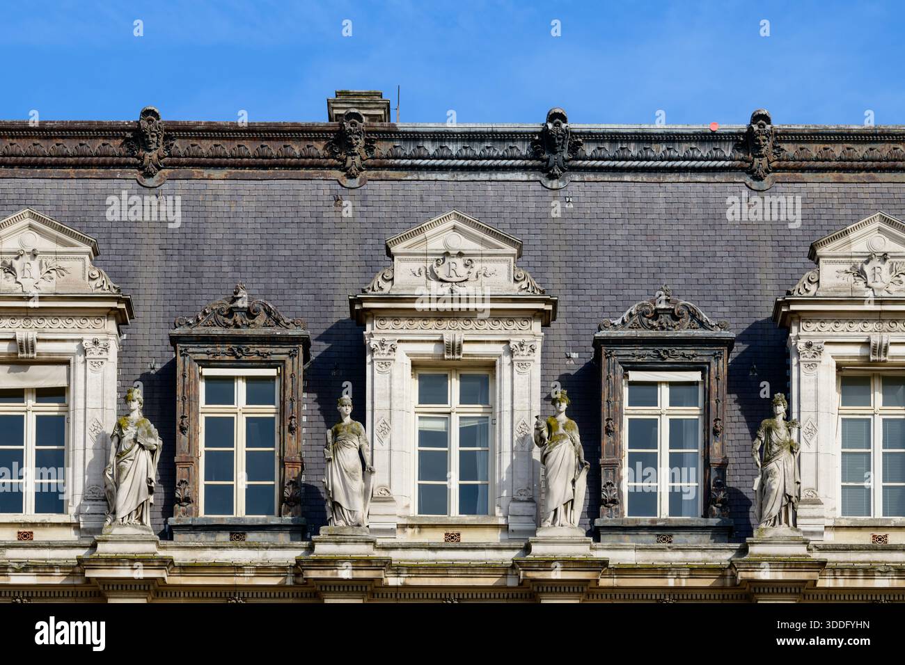 Building Features Historic Historic hotel facade features hi-res stock photography and images - Alamy