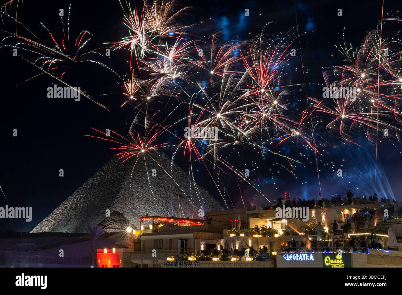 (260101) -- GIZA, Jan. 1, 2026 (Xinhua) -- Fireworks explode near the ...