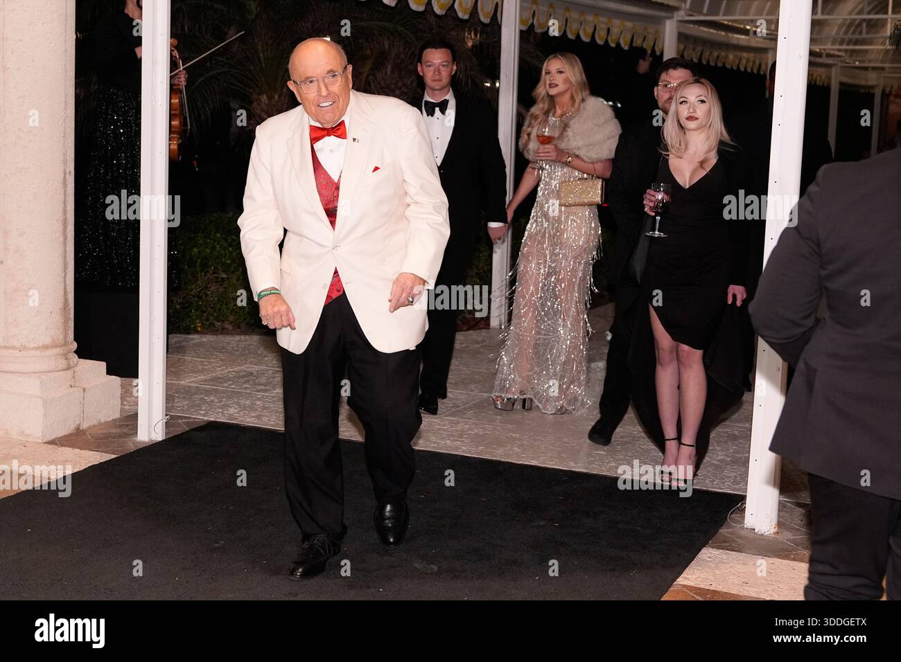 Rudy Giuliani arrives for a New Year's Eve celebration with President ...
