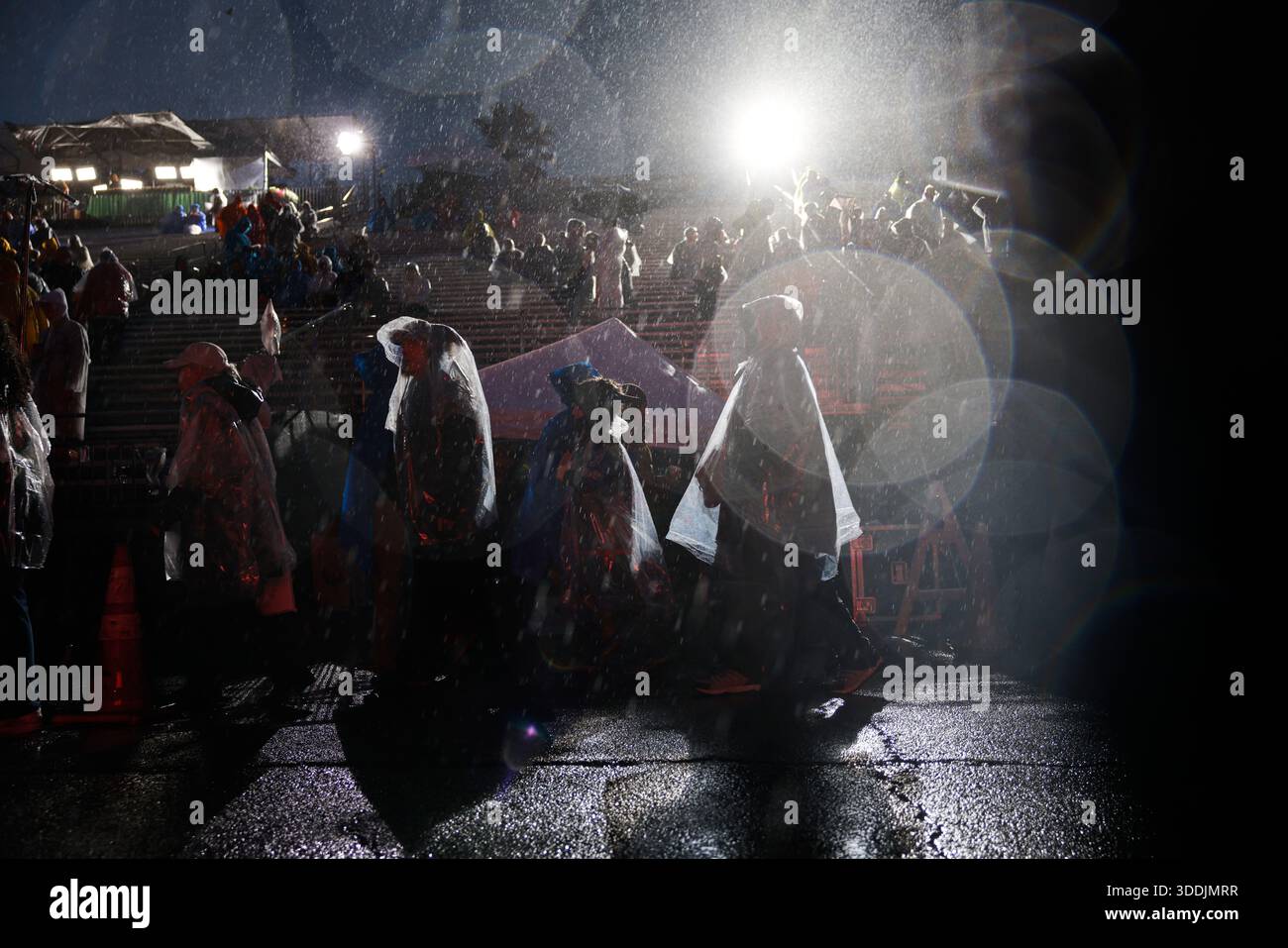 Rain comes down on attendees at the 137th Rose Parade Thursday, Jan. 1 ...