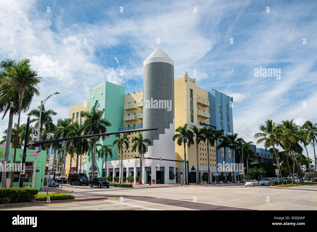 Art deco miami hi-res stock photography and images - Alamy