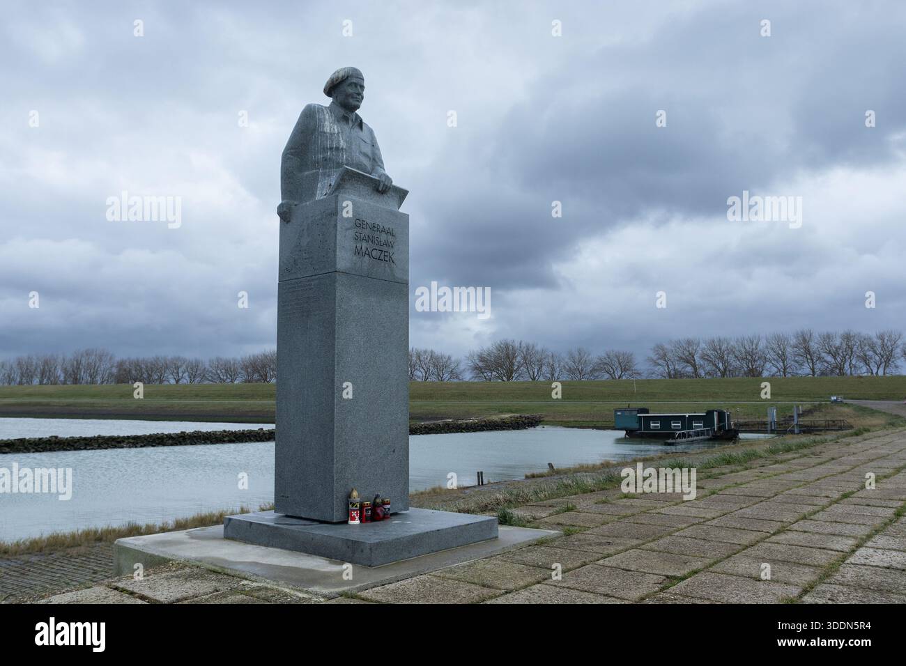 TERNEUZEN, NETHERLANDS, 1 JANUARY 2026: The Griete Marina and memorial to  the Polish General Maczek in Zaamslag. Maczek was commander of the 1st Poli - Stock Image