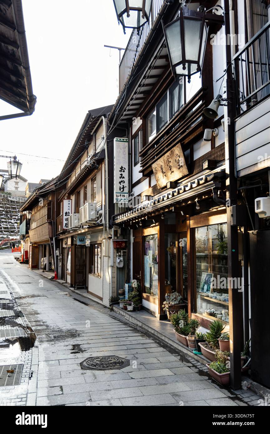 Traditional japanese houses hi-res stock photography and images