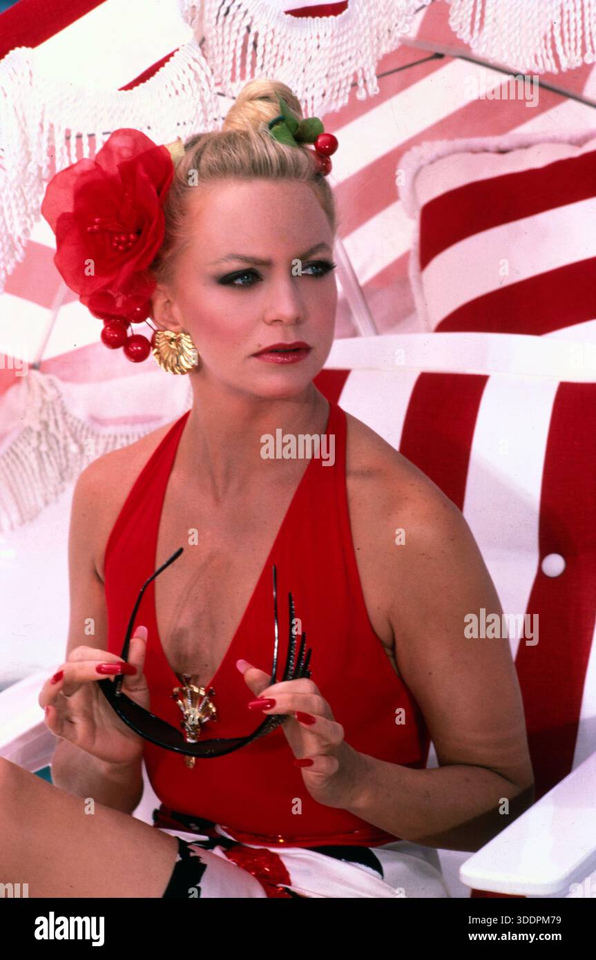 goldie hawn gold dress overboard Goldie Hawn Overboard Gold Dress