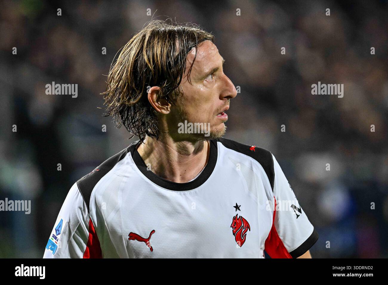 luka-modric-of-ac-milan-during-cagliari-calcio-vs-ac-milan-italian