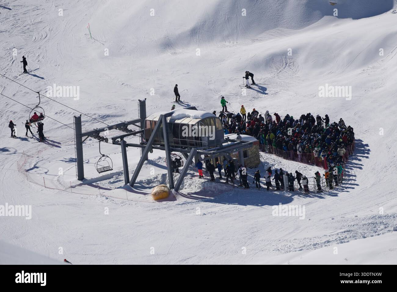 Skiers wait in a long line to board a chairlift at the Mzaar-Kfardebian ...