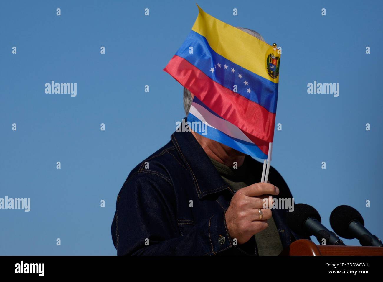 Cuban President Miguel Diaz-Canel waves Venezuelan and Cuban national ...