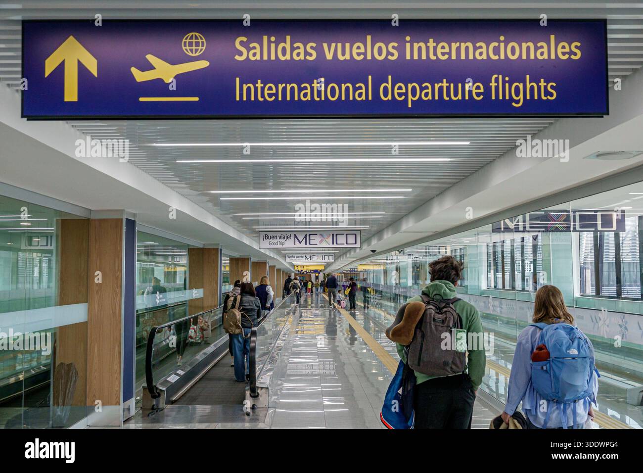 Mexico City Mexico,Benito Juarez International Airport MEX,Salidas vuelos internacionales International departure flights sign,airport terminal interi Stock Photo - Alamy